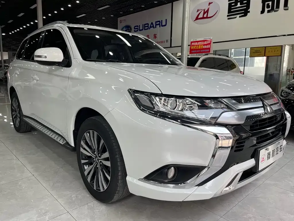 Mitsubishi Outlander — фото 10