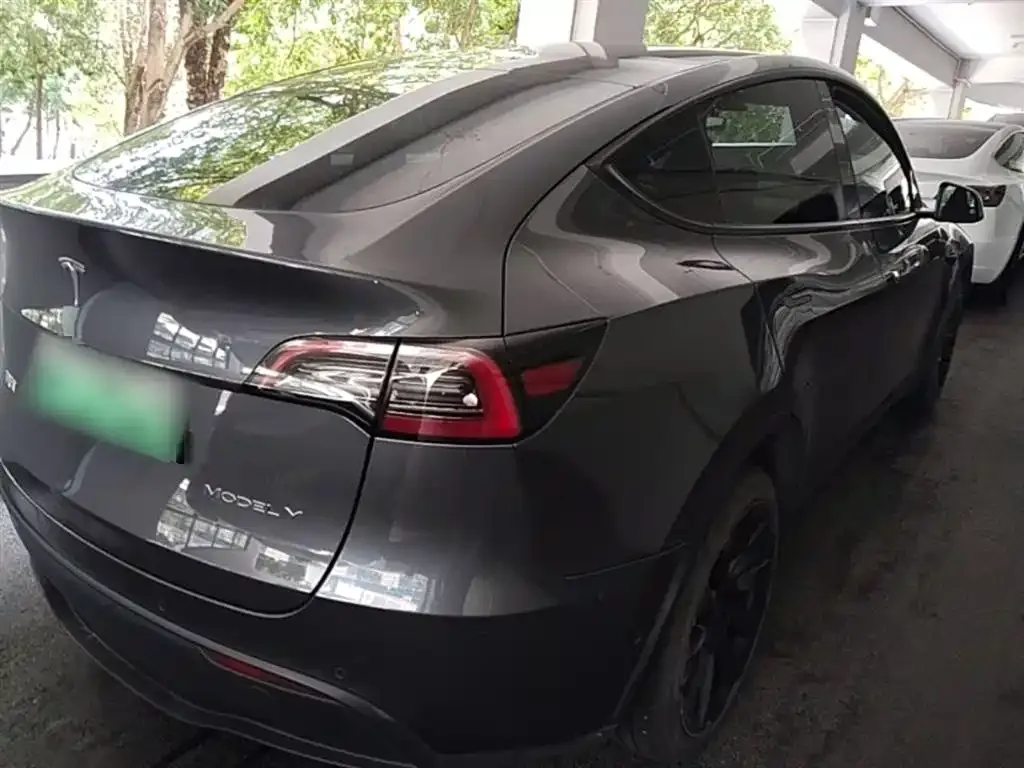 Tesla Model Y — фото 9