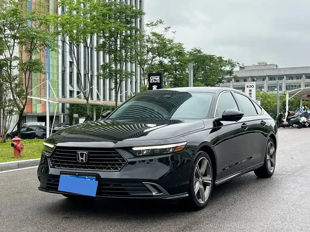 Honda Accord — фото 1