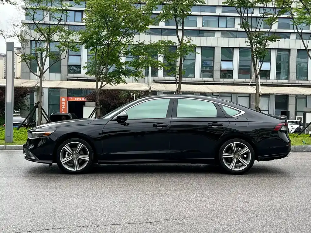 Honda Accord — фото 8