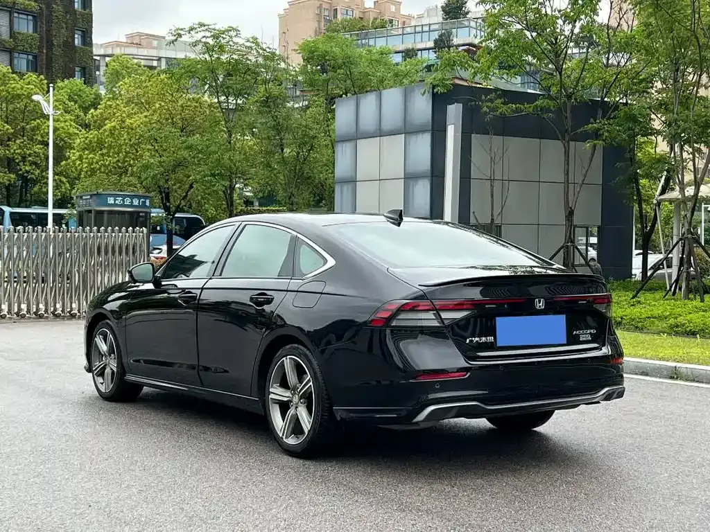Honda Accord — фото 7