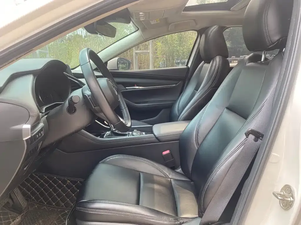 Mazda 3 Axela 2022 из CN, фото 2