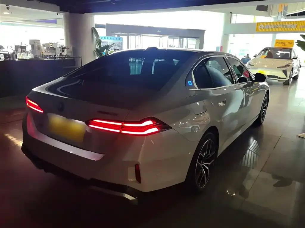 BMW i5 2024 из CN, фото 3