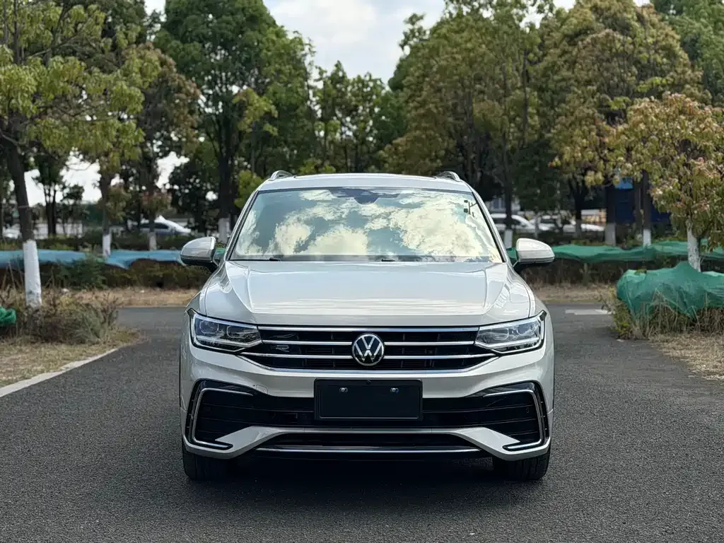 Volkswagen Tiguan L — фото 2