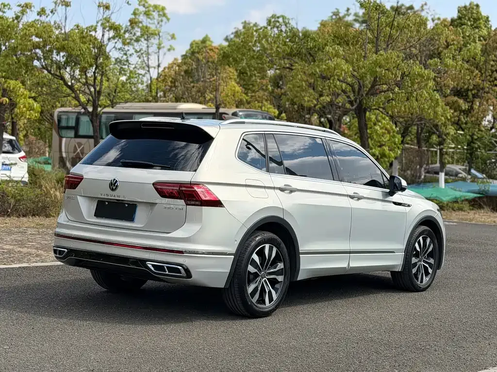 Volkswagen Tiguan L — фото 8