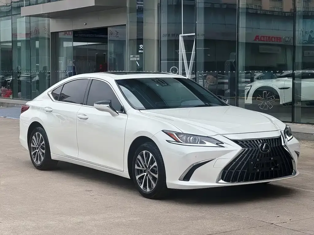 Lexus ES — фото 1