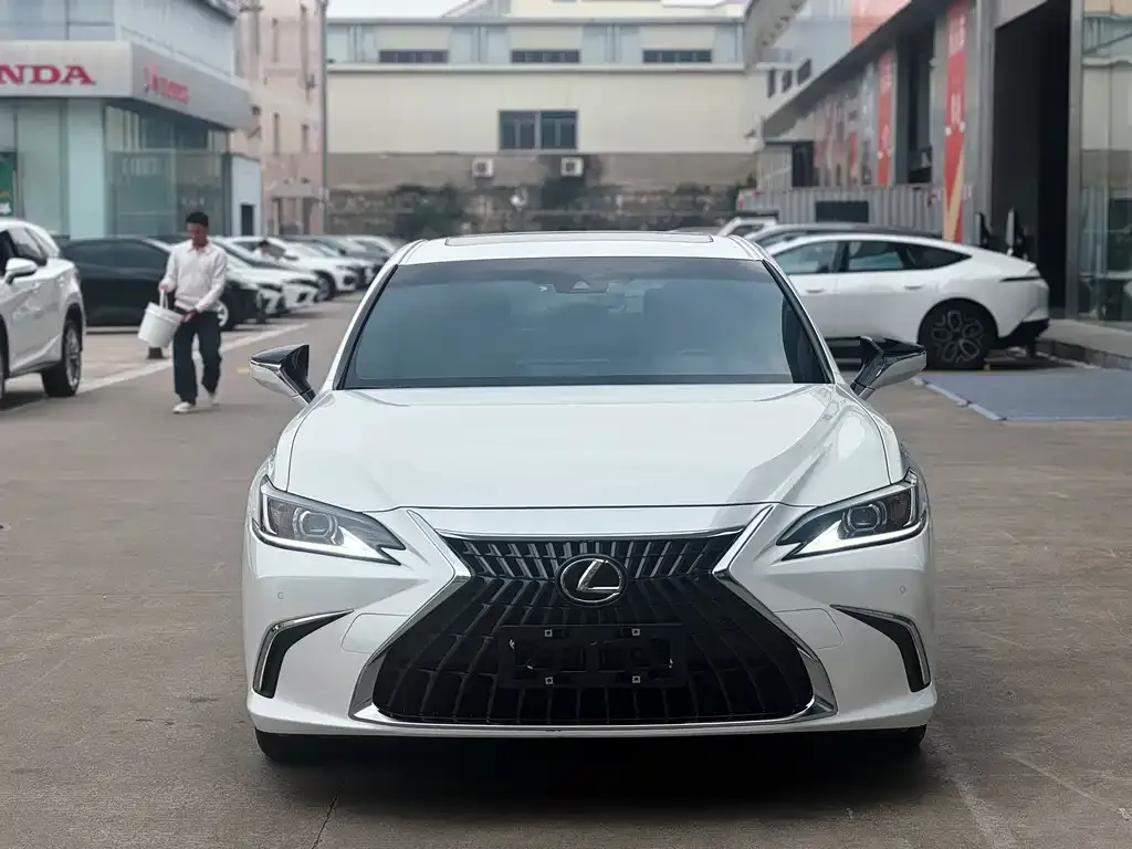 Lexus ES — фото 2