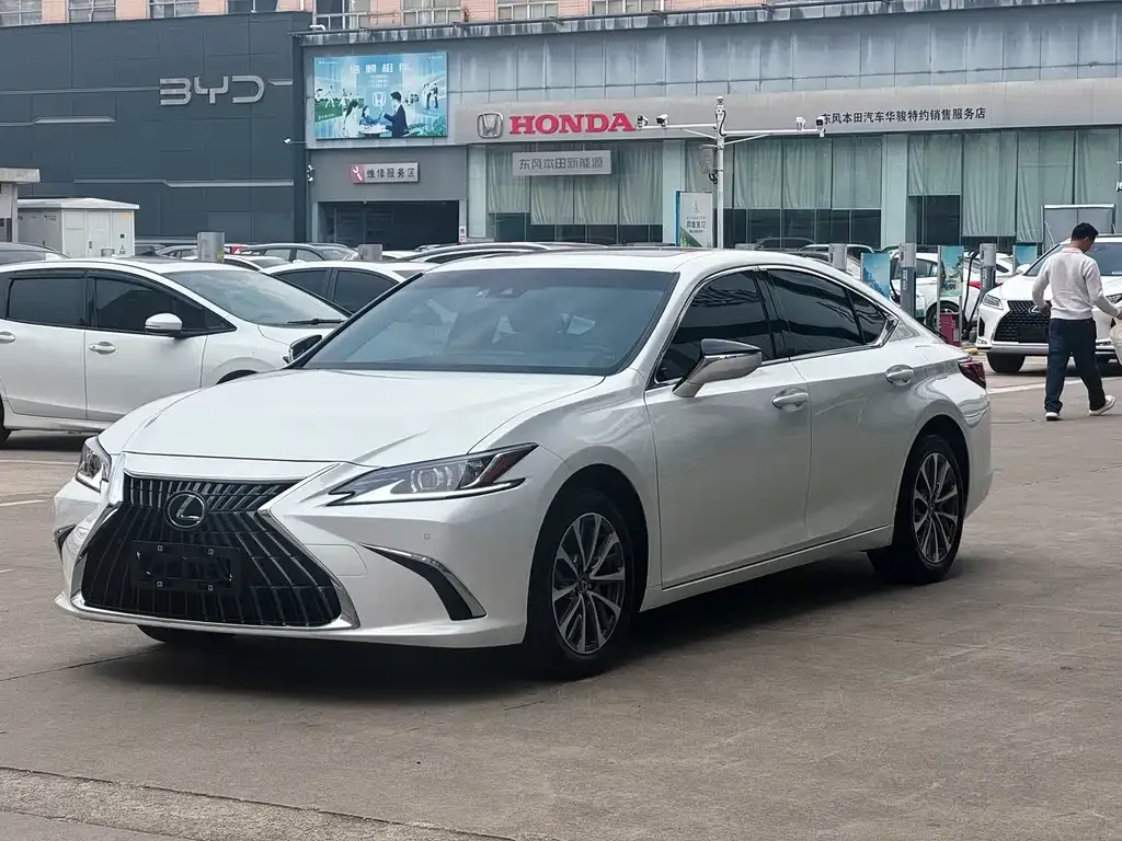 Lexus ES — фото 9
