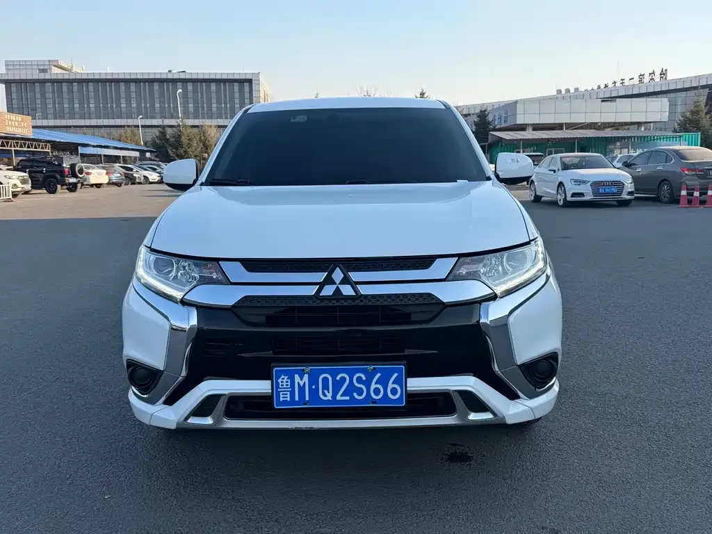 Mitsubishi Outlander — фото 10