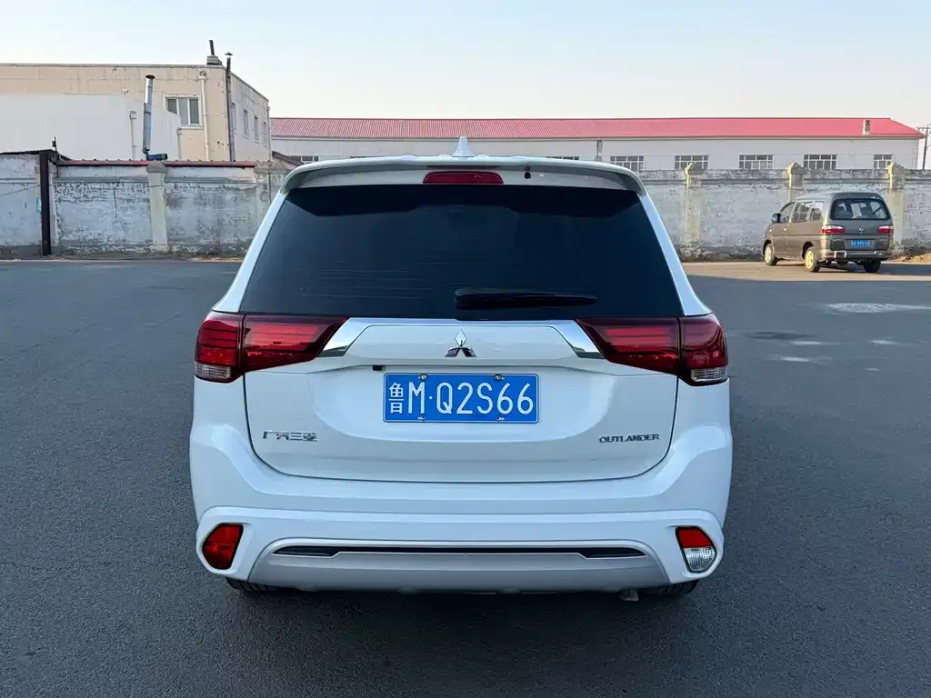 Mitsubishi Outlander — фото 3