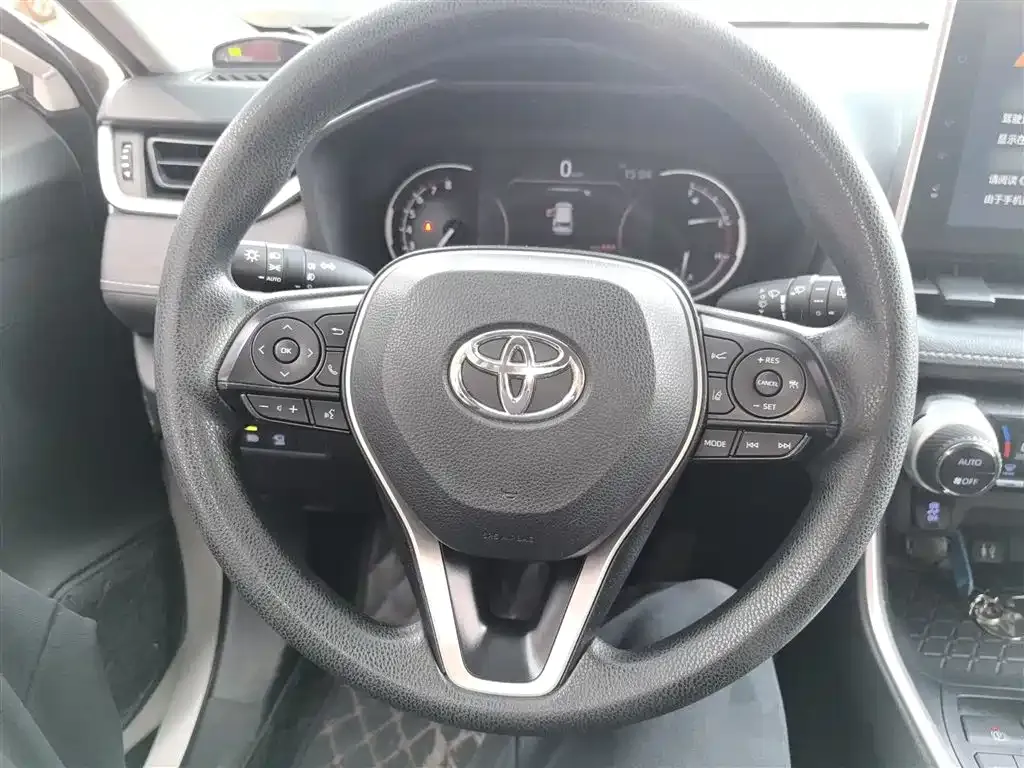 Toyota RAV4 — фото 10