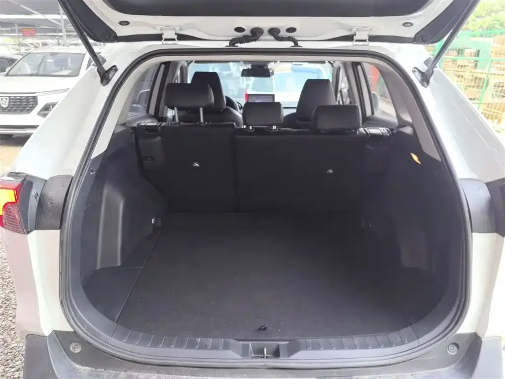 Toyota RAV4 — фото 4