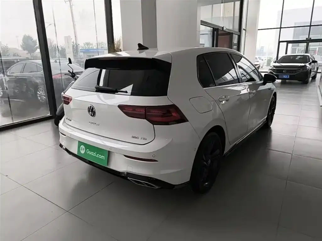 Volkswagen Golf 2023 из CN, фото 7