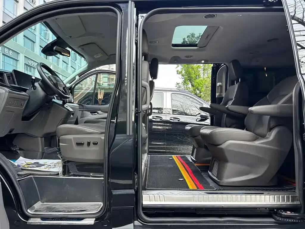 Ford Tourneo 2024 из CN, фото 2