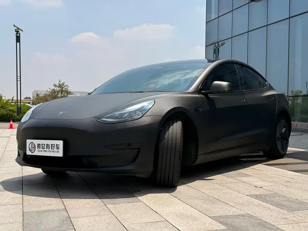 Tesla Model 3 — фото 1