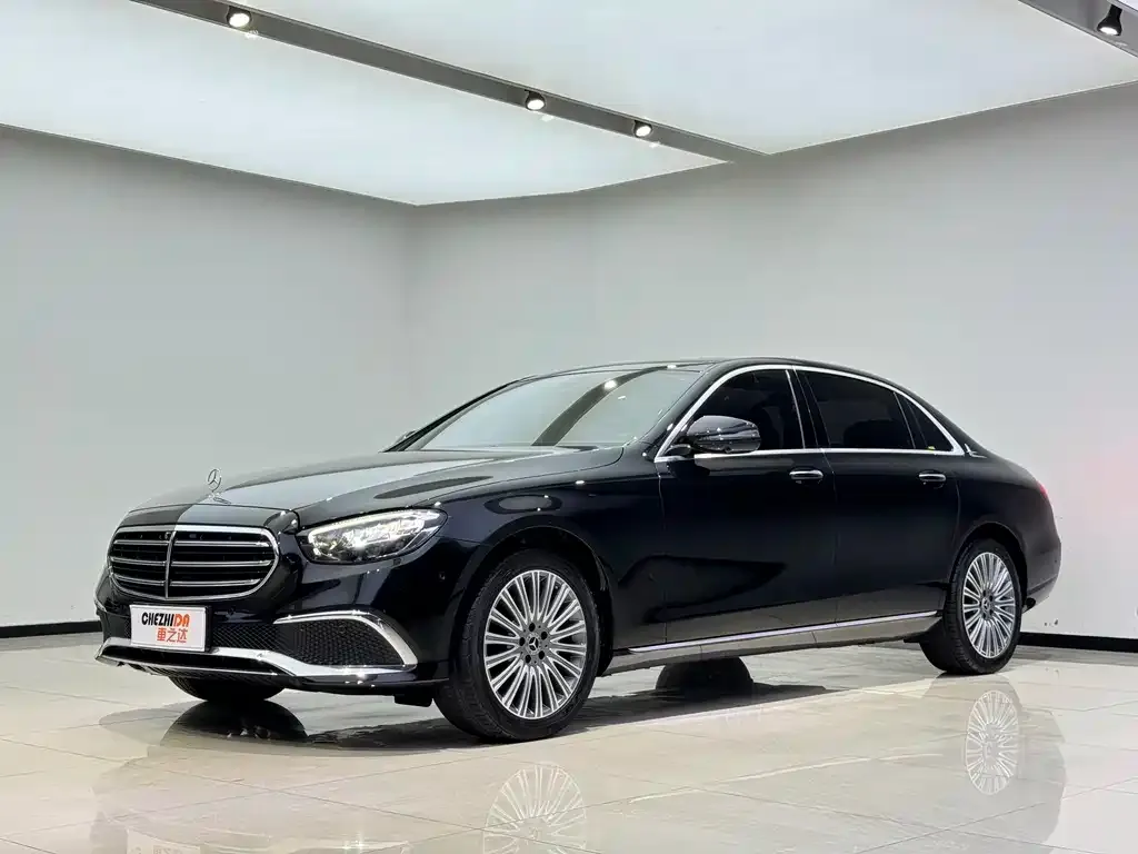 Mercedes-Benz E-Class — фото 1