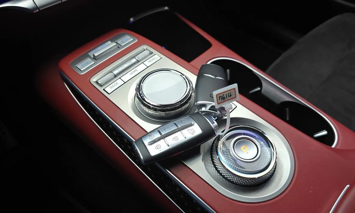 Genesis GV70 — фото 2