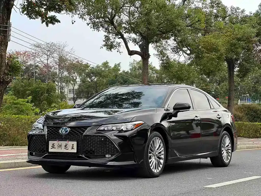 Toyota Avalon — фото 1