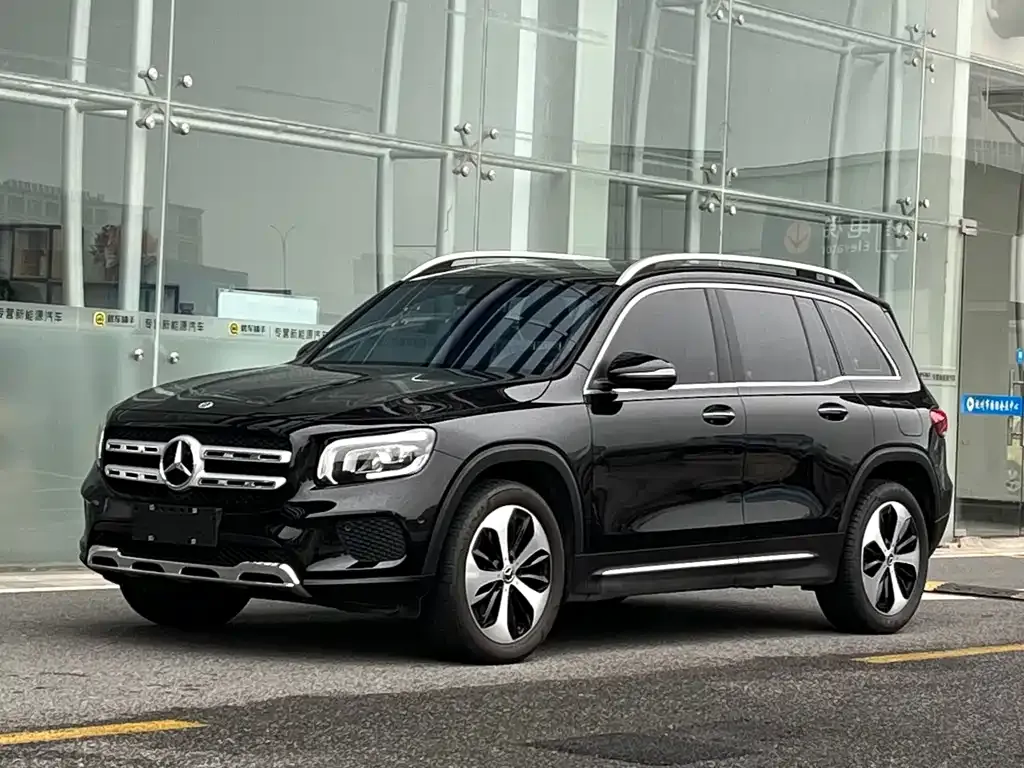 Mercedes-Benz GLB — фото 1