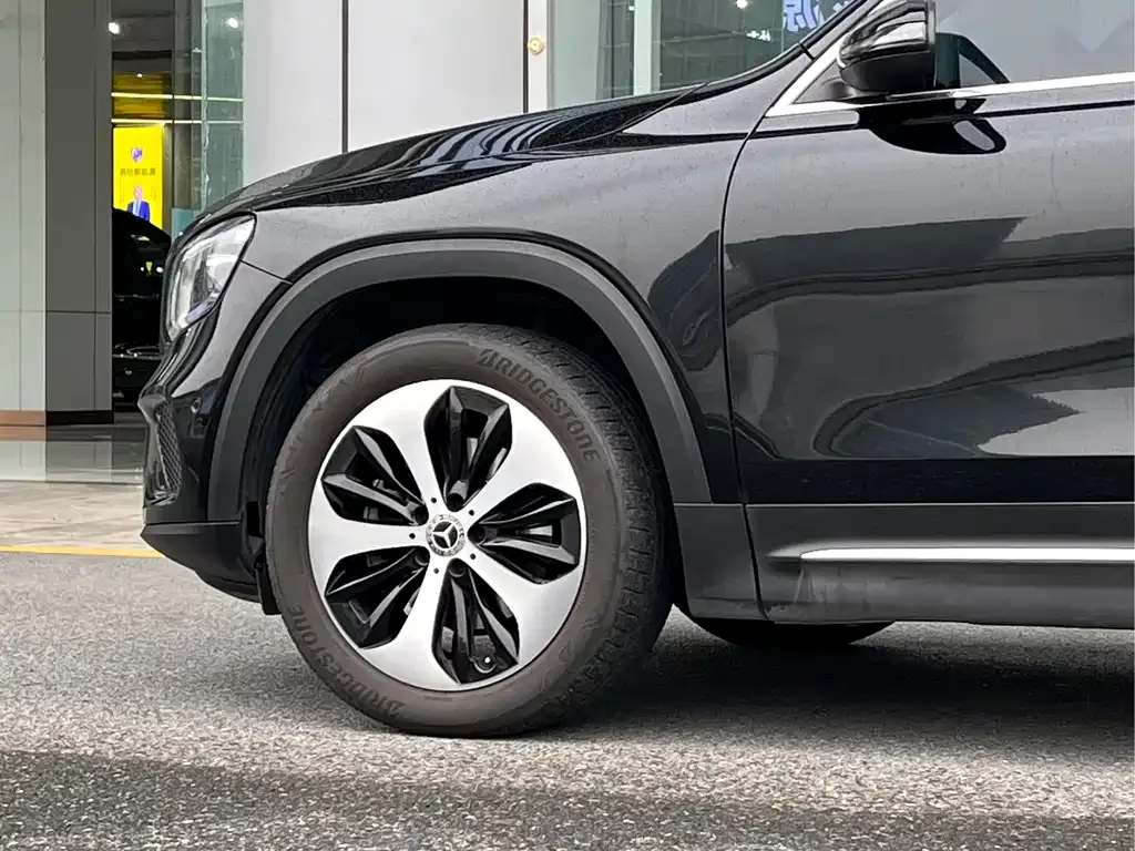 Mercedes-Benz GLB — фото 2