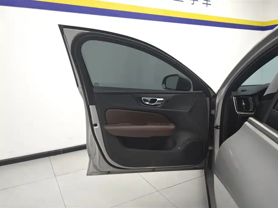 Volvo S60 — фото 10