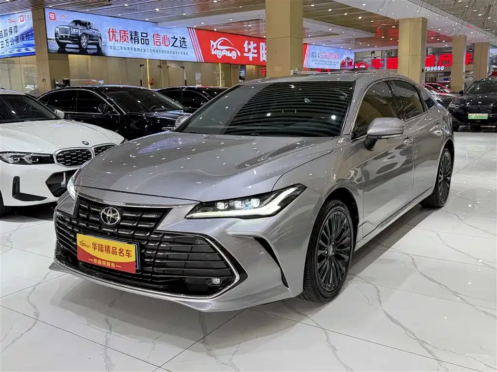Toyota Avalon — фото 1