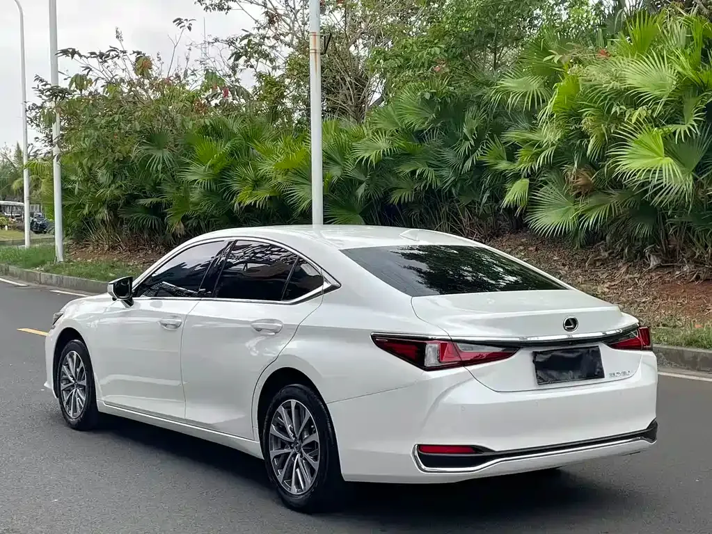Lexus ES 2024 из CN, фото 9