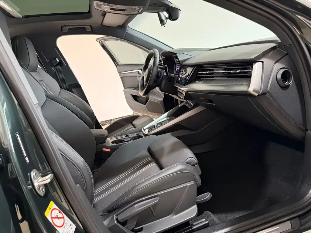 Audi A3 2023 из CN, фото 4