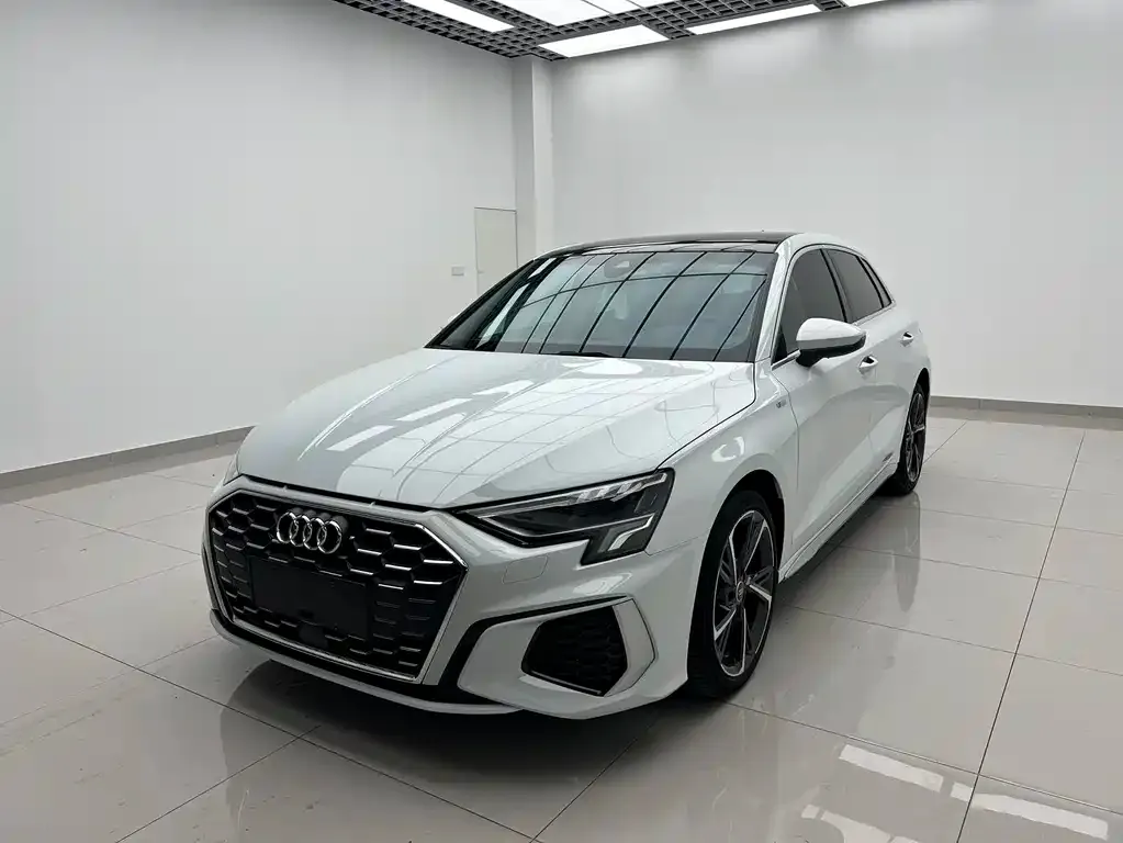 Audi A3 — фото 1