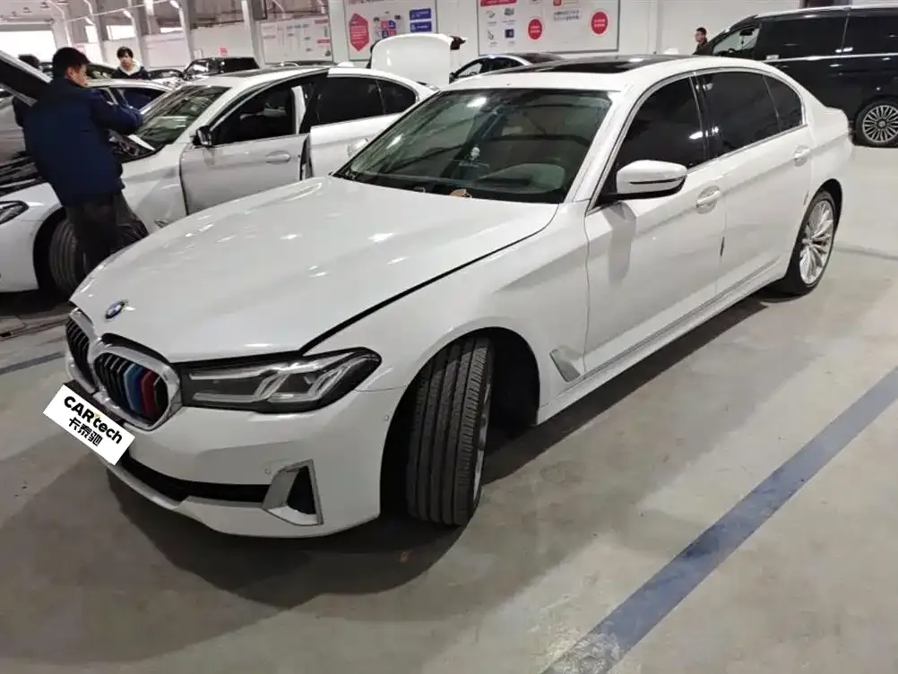BMW 5 Series — фото 1