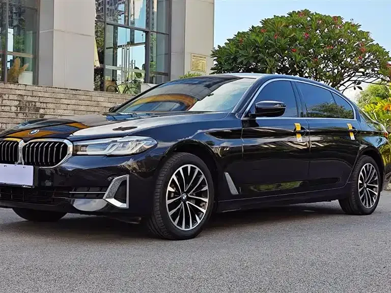 BMW 5 Series — фото 1
