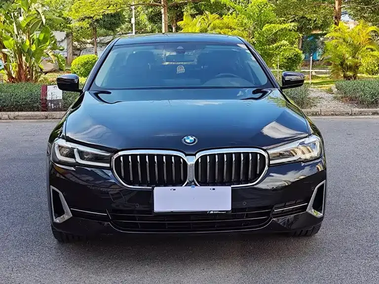 BMW 5 Series — фото 10