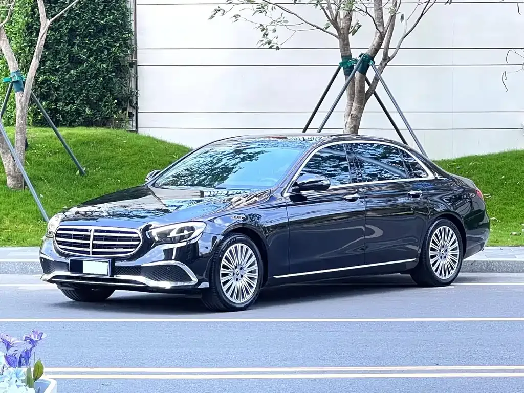 Mercedes-Benz E-Class — фото 1