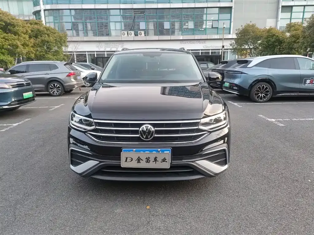 Volkswagen Tiguan L — фото 10