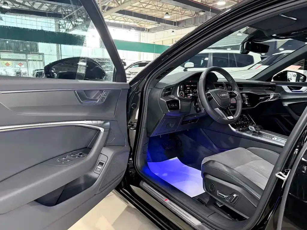 Audi A6L 2023 из CN, фото 10