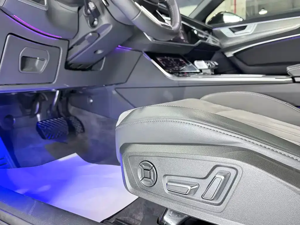 Audi A6L 2023 из CN, фото 9