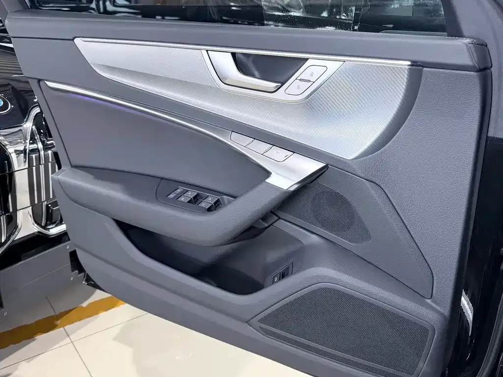 Audi A6L 2023 из CN, фото 7