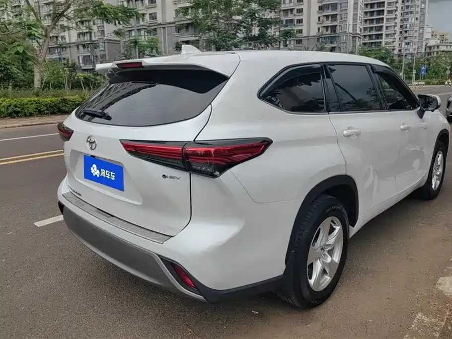 Toyota Highlander — фото 10