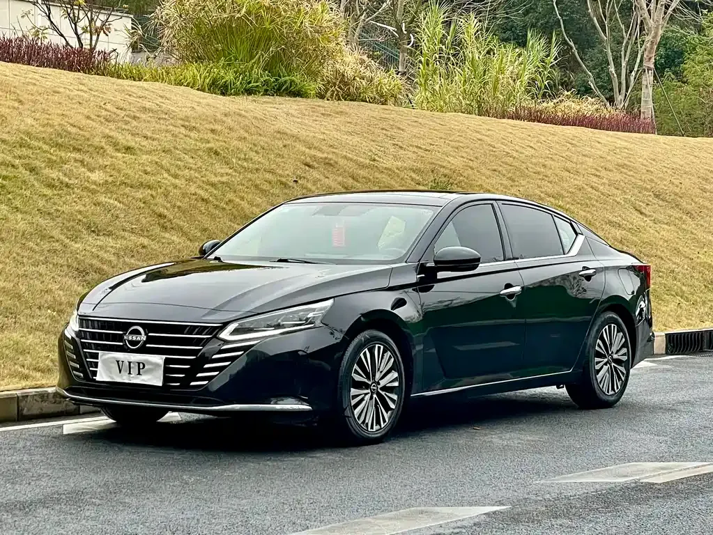 Nissan Teana — фото 1