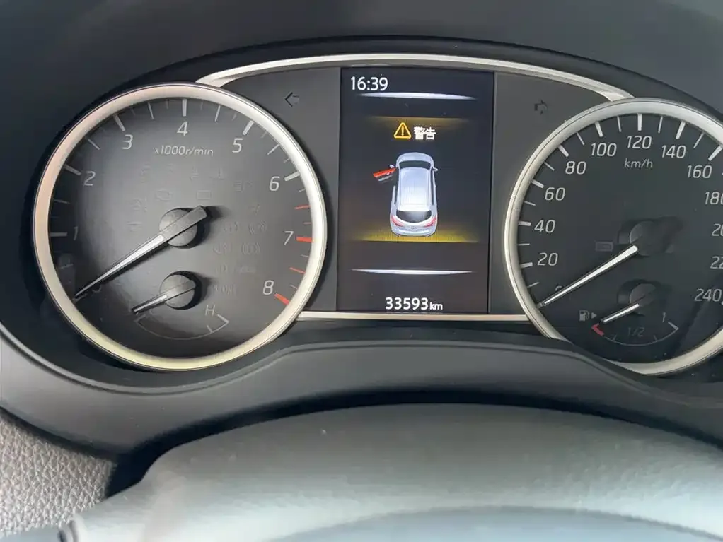 Nissan Tiida 2022 из CN, фото 4