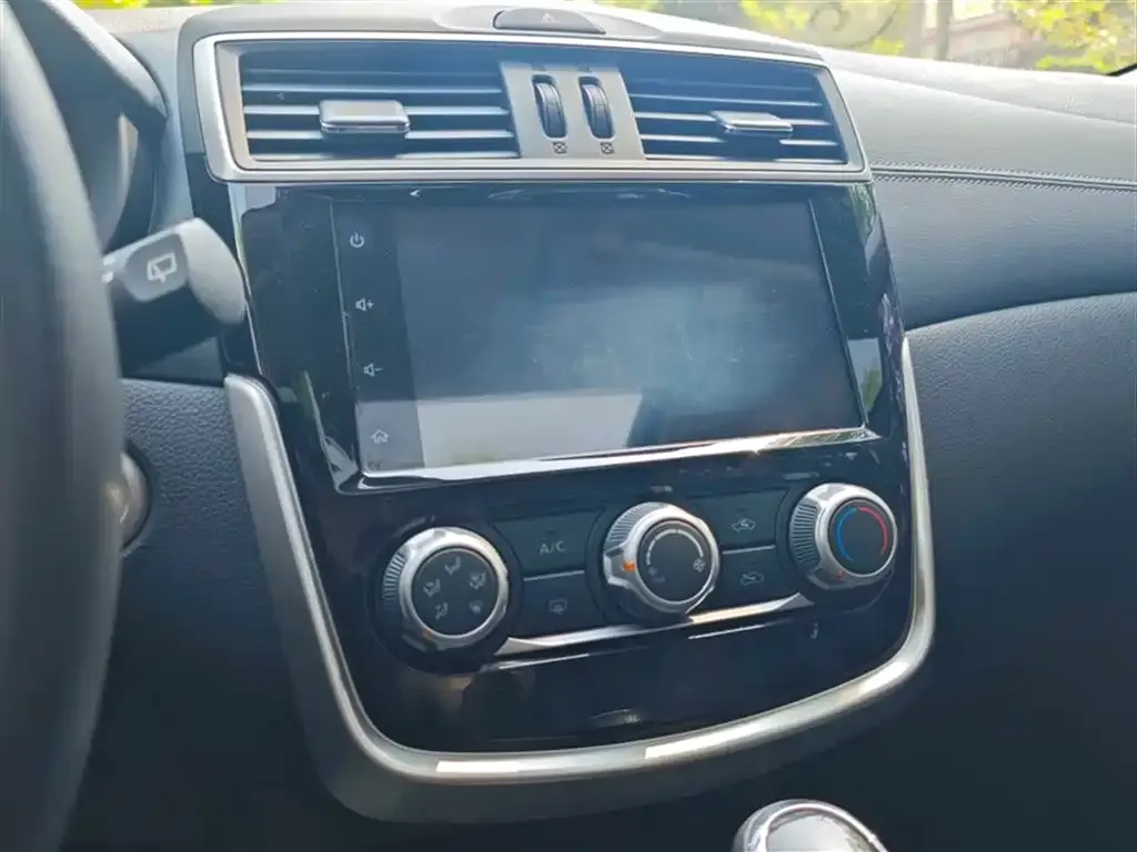 Nissan Tiida 2022 из CN, фото 2