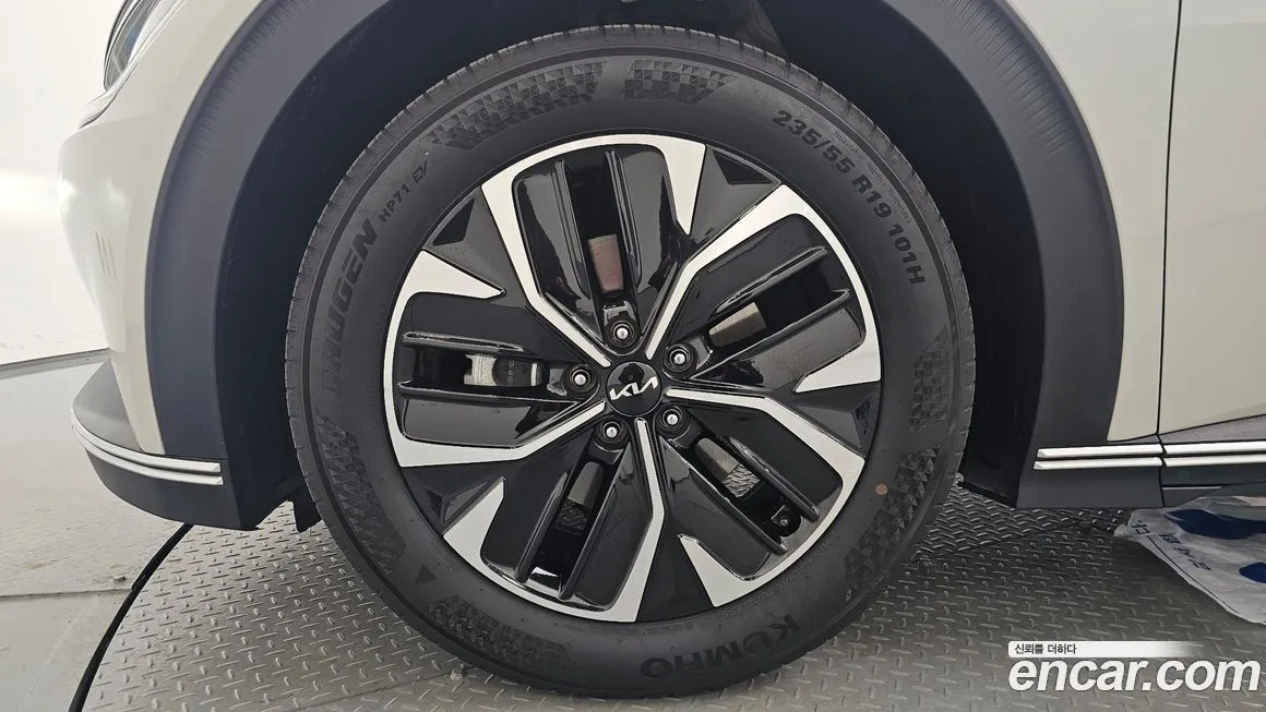 Kia EV6 — фото 10