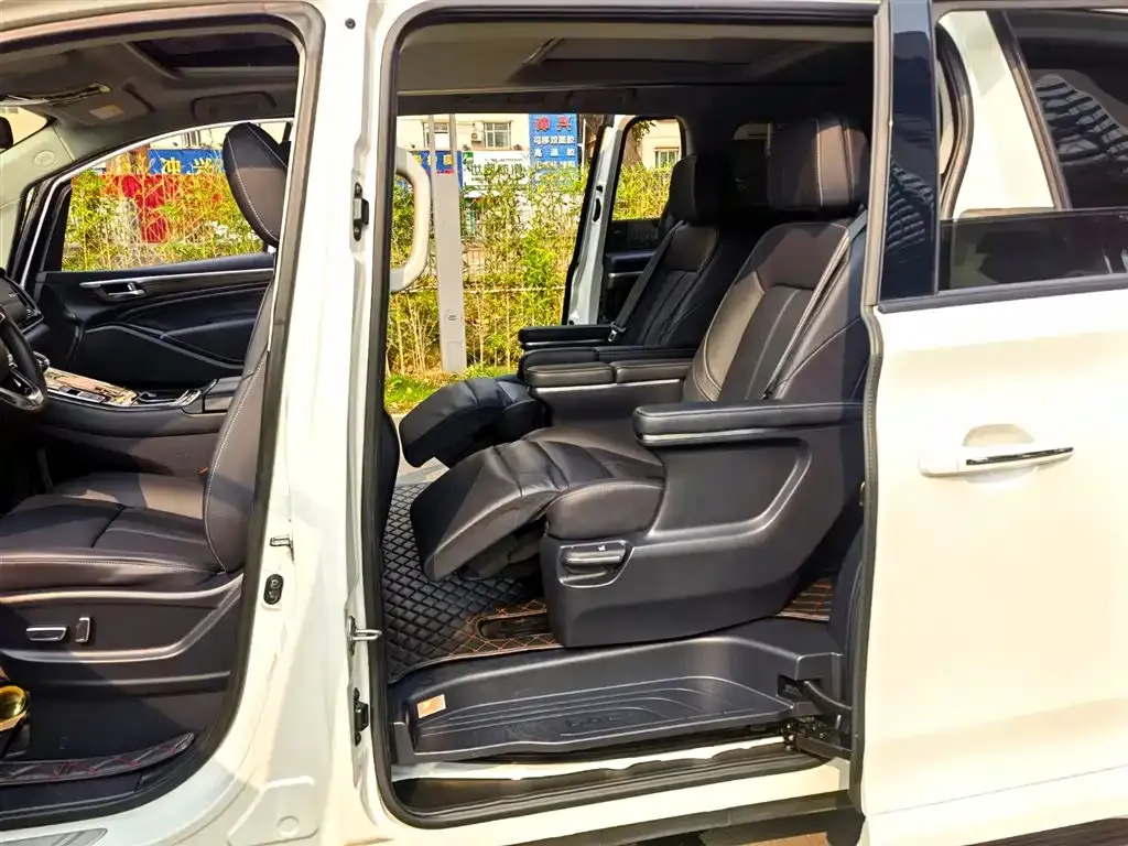 GAC Motor Trumpchi M8 — фото 10