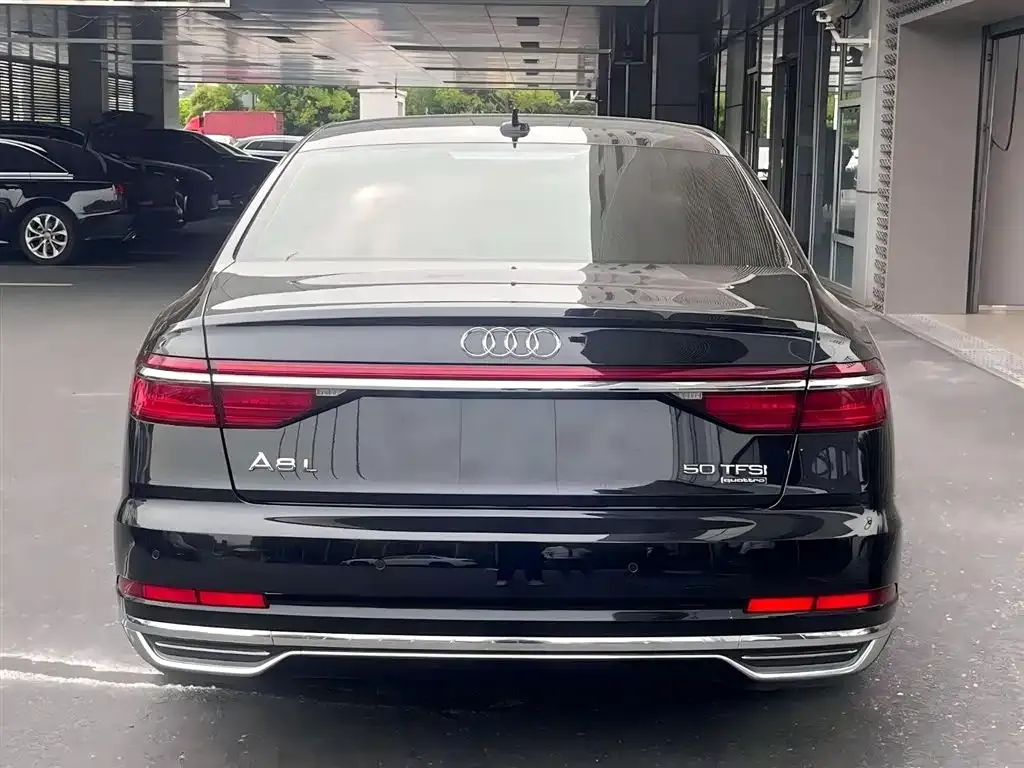 Audi A8 — фото 10