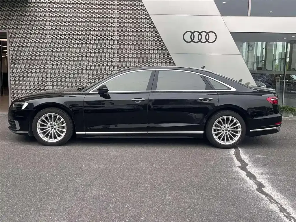 Audi A8 — фото 8