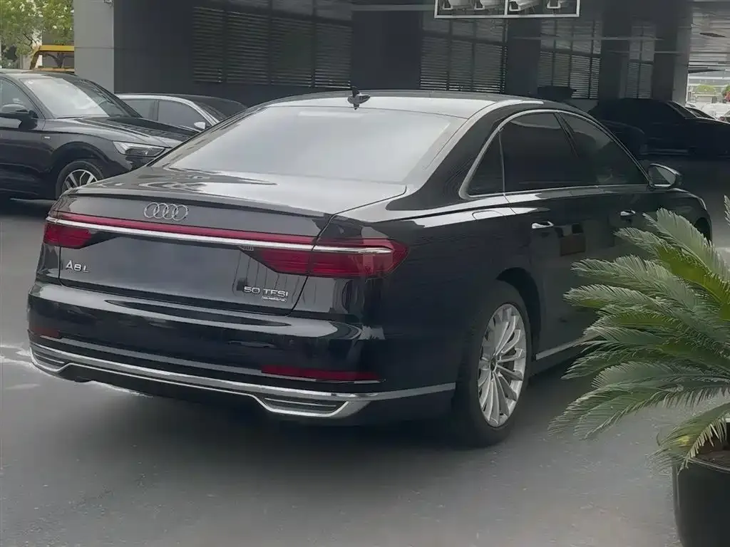 Audi A8 — фото 5