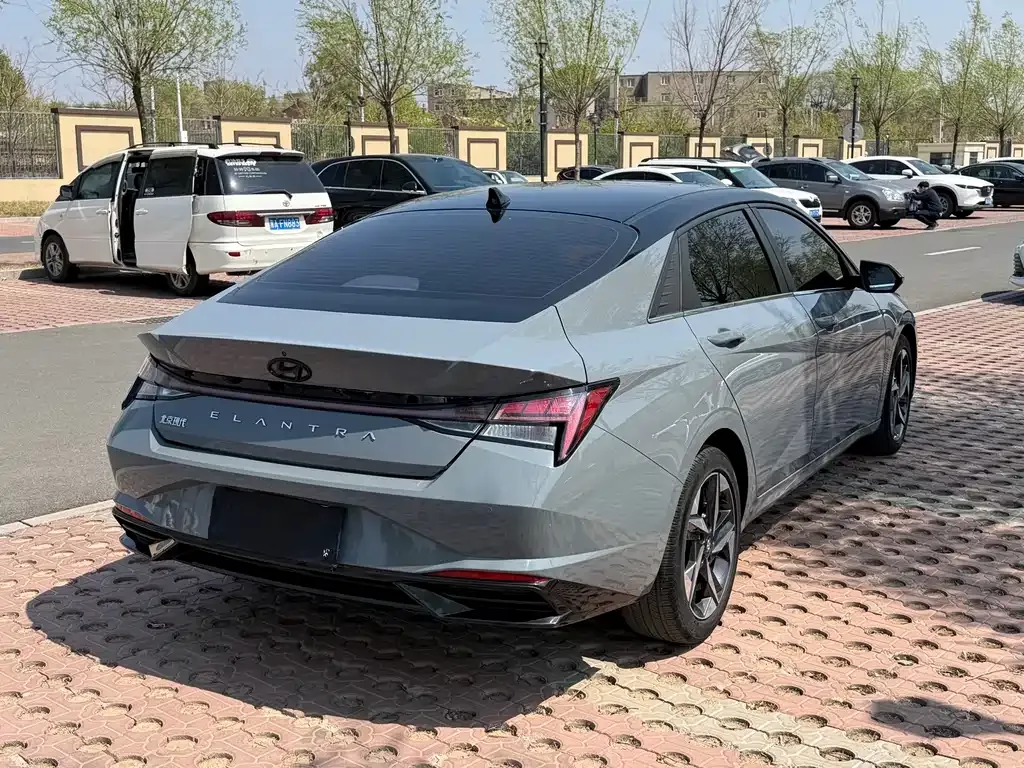 Hyundai Elantra — фото 5