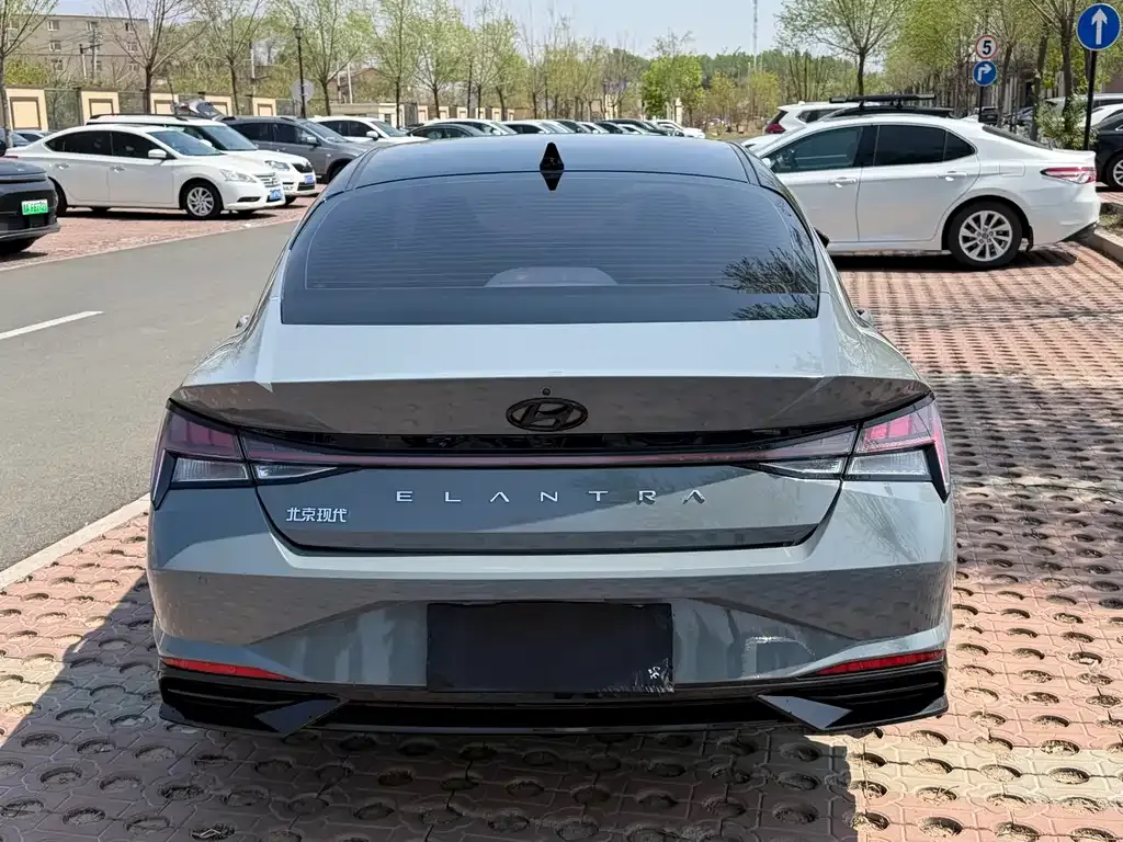 Hyundai Elantra — фото 8