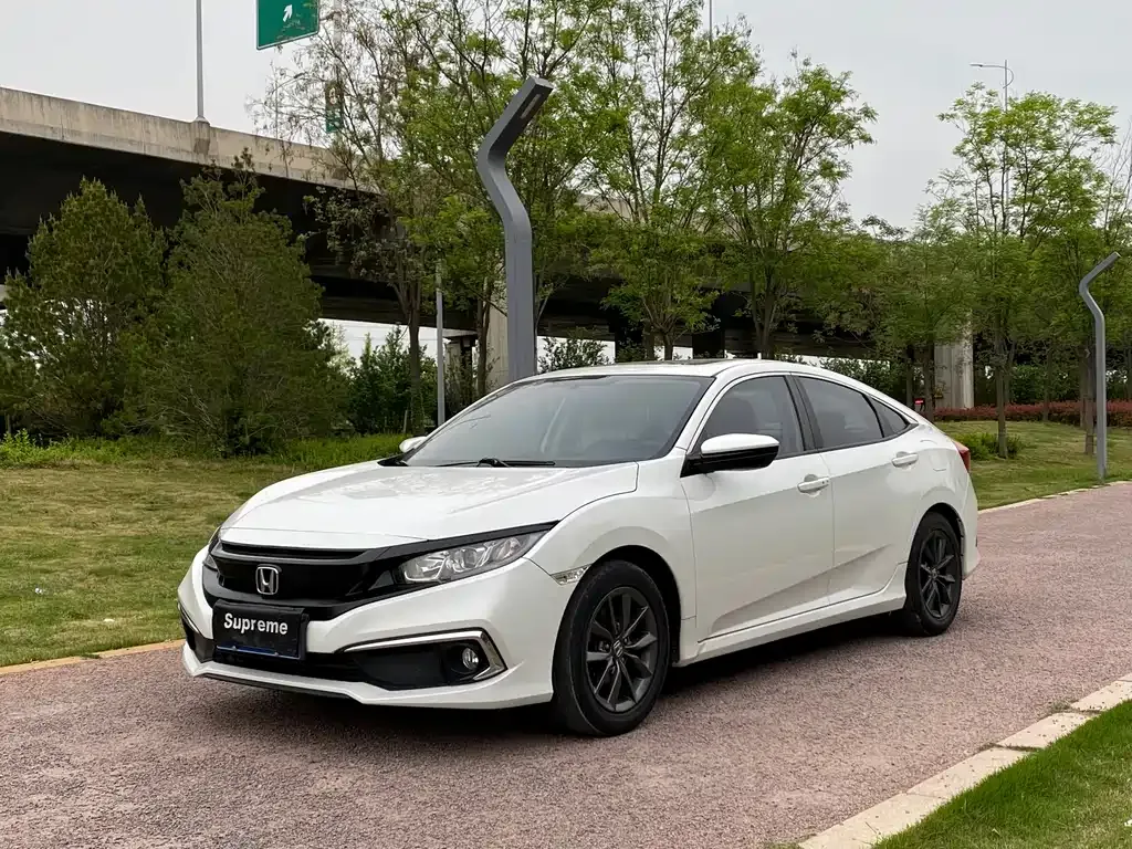 Honda Civic — фото 1