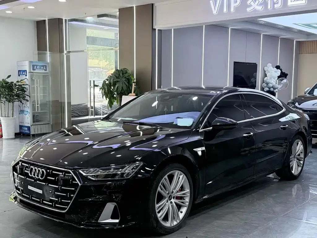 Audi A7L — фото 1